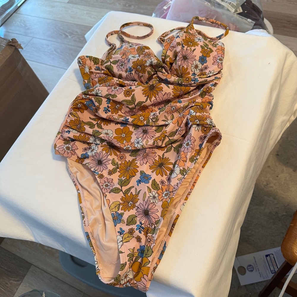 NEW Cupshe Floral Tummy Contouring One Piece Swimsuit Pink Retro Size Small - Picture 1 of 8